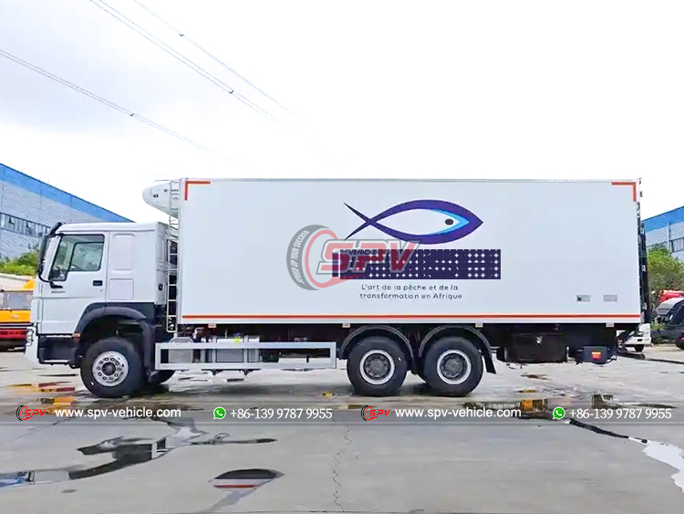 Howo 6X4 Fresh Logistics Van Truck - Right Side